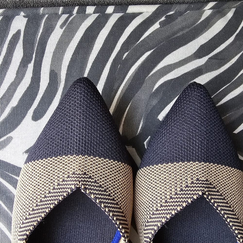 Rothys Sand Dune Captoe Points 8.5 RARE